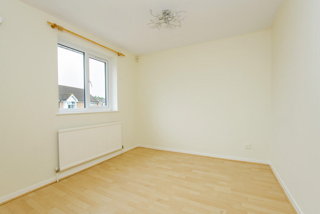 185 ROCHFORD GARD...