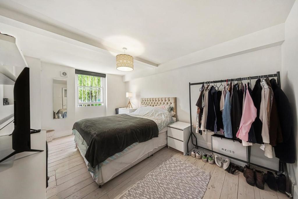Bedroom (2).jpg