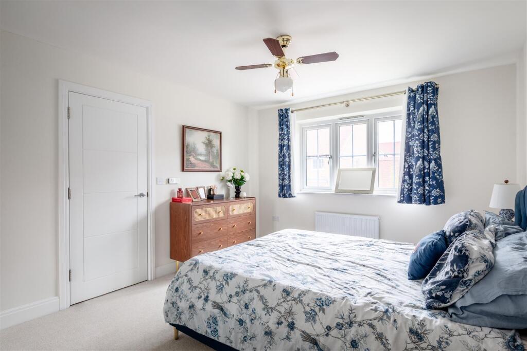 2 Walder Close-3.jpg