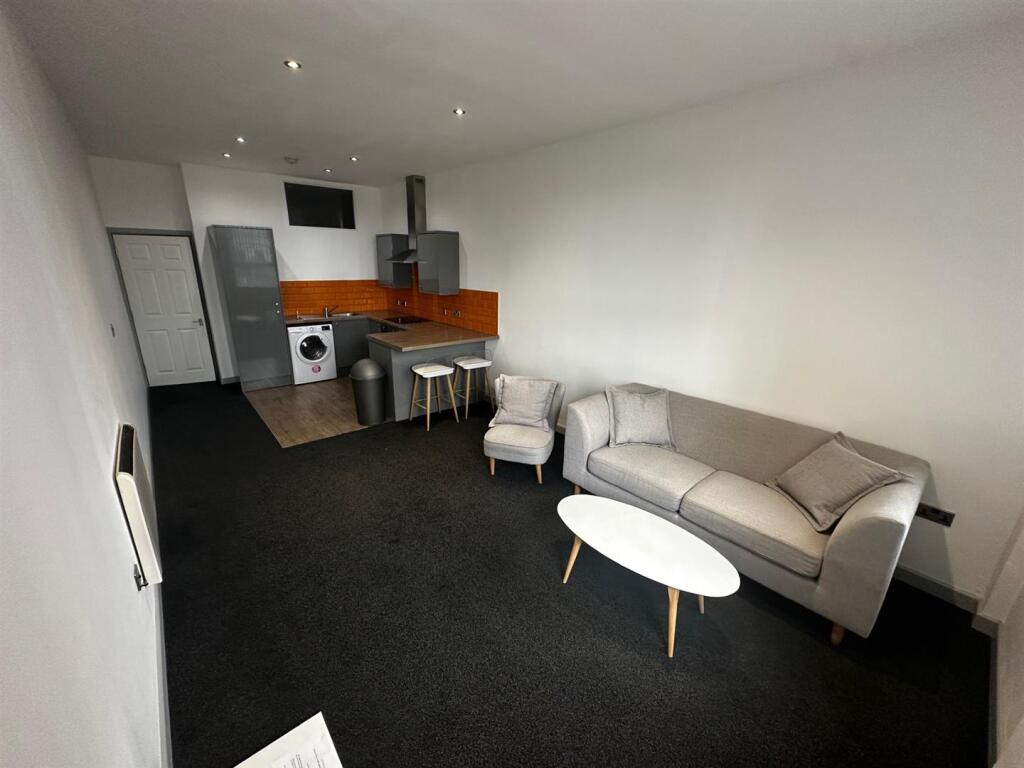 Lounge/Kitchen