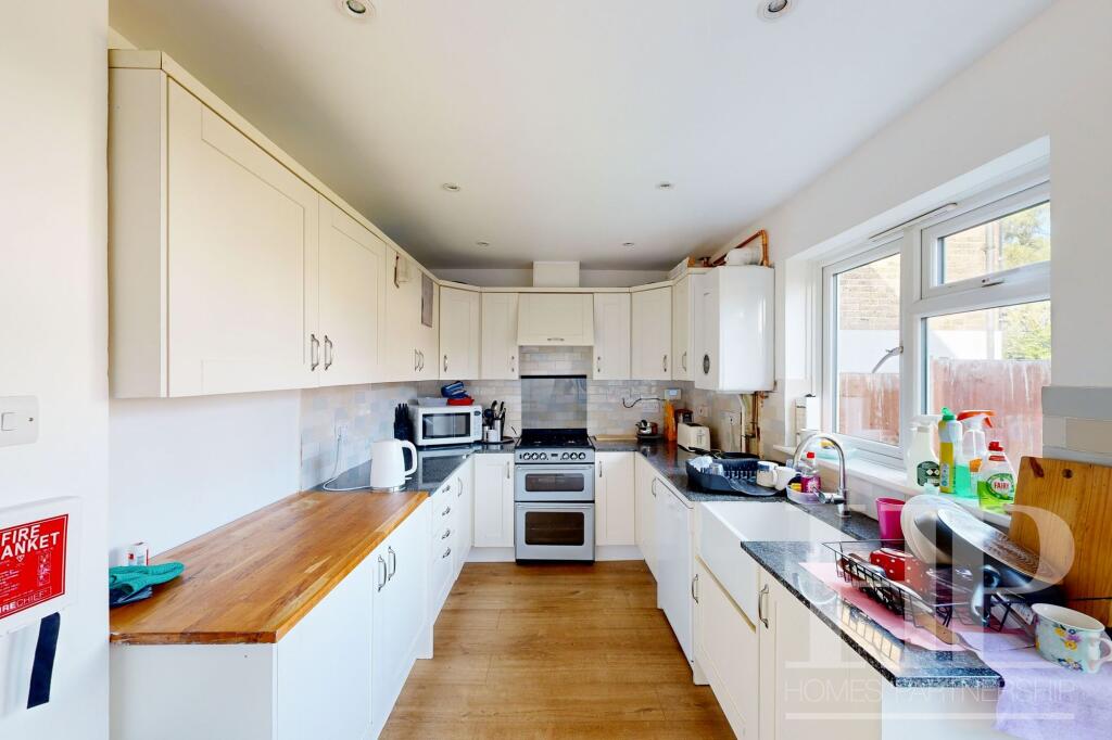COMMUNAL KITCHEN
