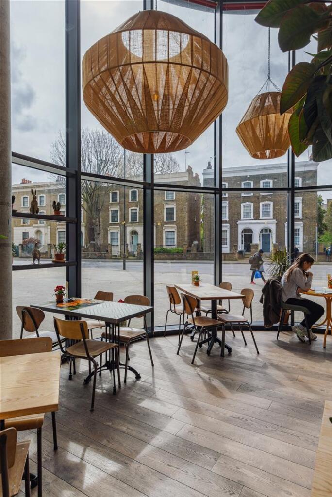 Atkins Square E8