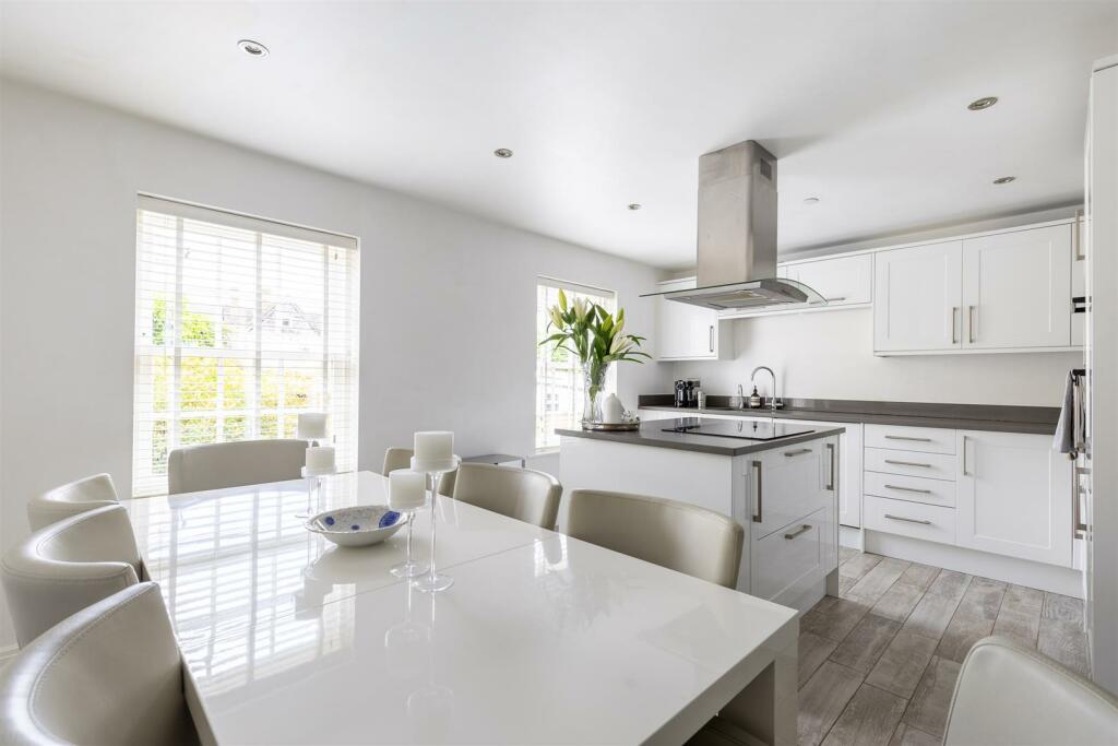 3CrownGreenCourt-8.jpg
