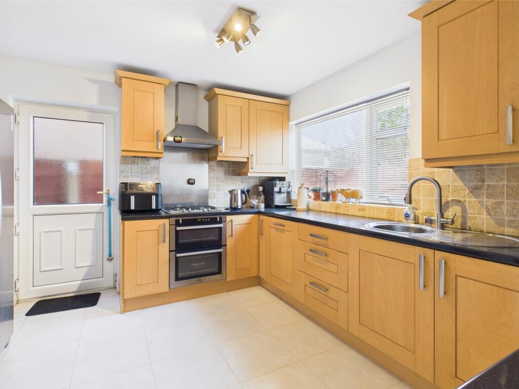 CAM03729G0-PR0051-STILL019