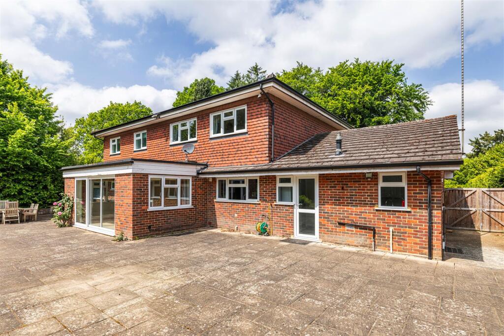 Bonners, Mark Way, GU7 2BW-2.jpg