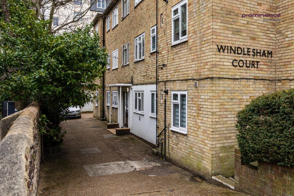 12 Windlesham Court-0008_lge