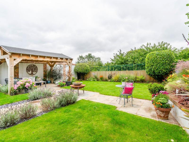 08Garden c.jpg