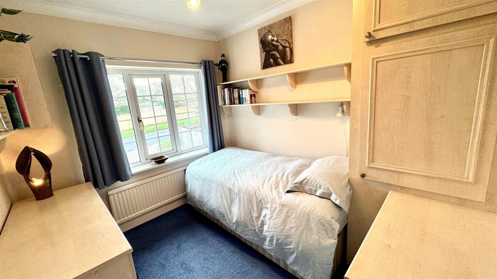 The Warren bedroom 3.jpg