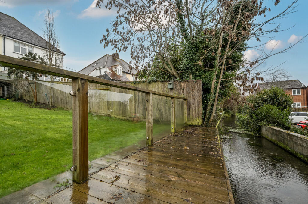 1396444-3-695fa6a...