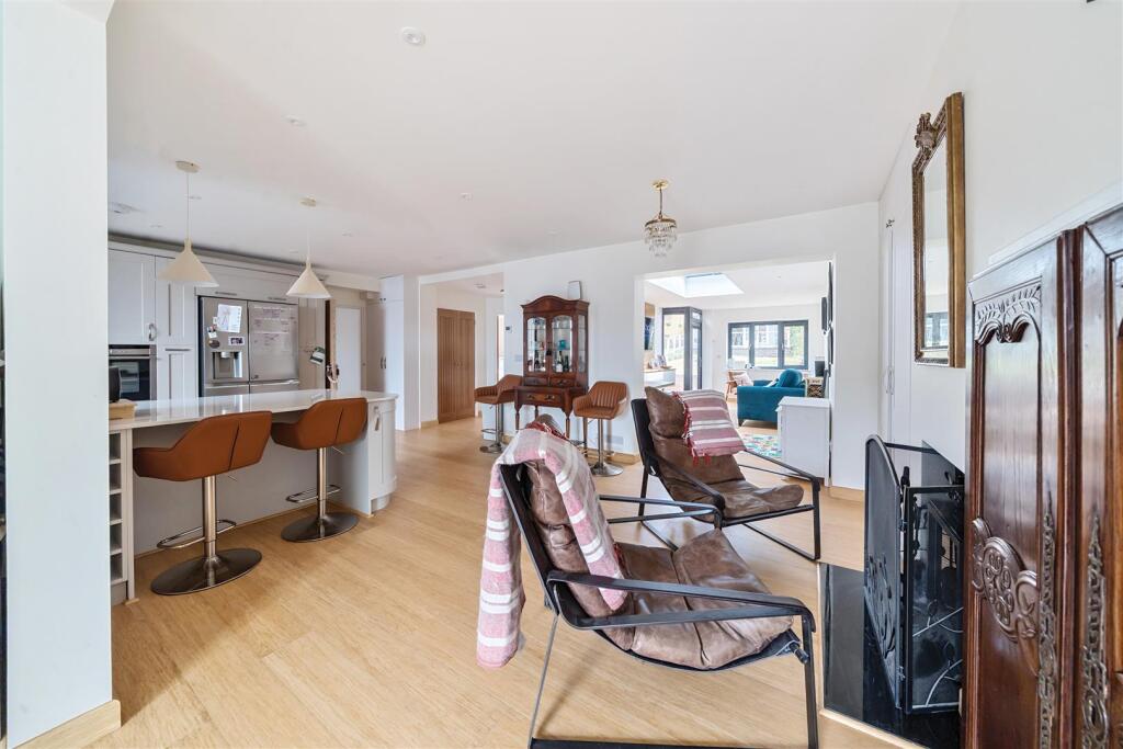 Kitchen/Breakfast/Lounge