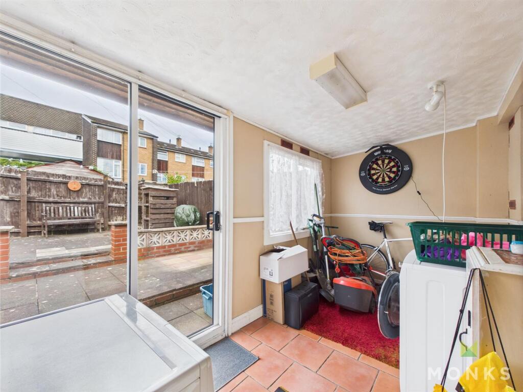 CAM01348G0-PR0709-STILL006.jpg