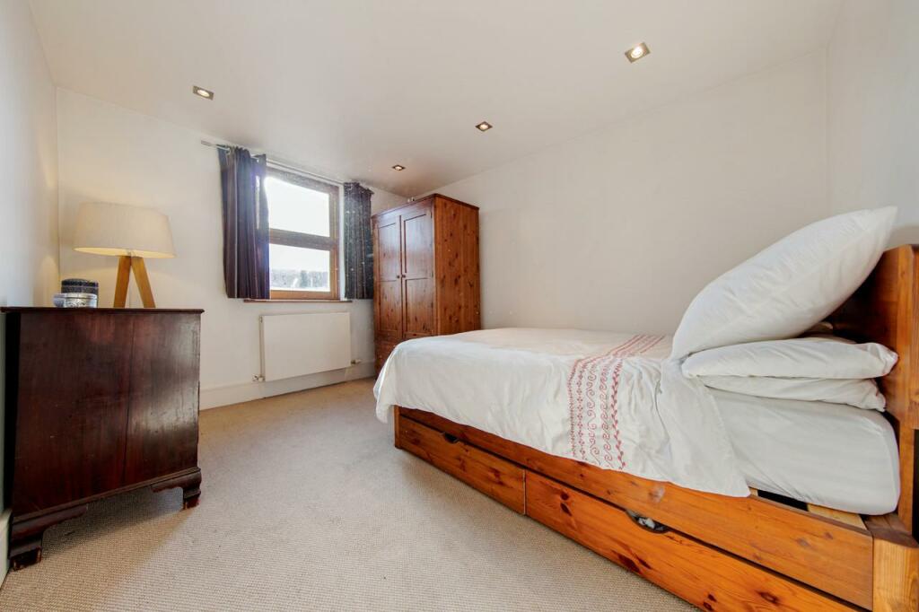 Bedroom (1).jpg