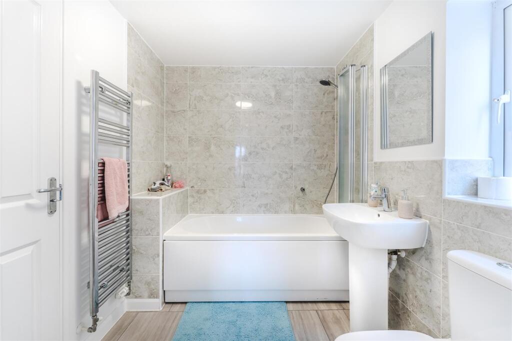 Jack'n'Jill Bathroom