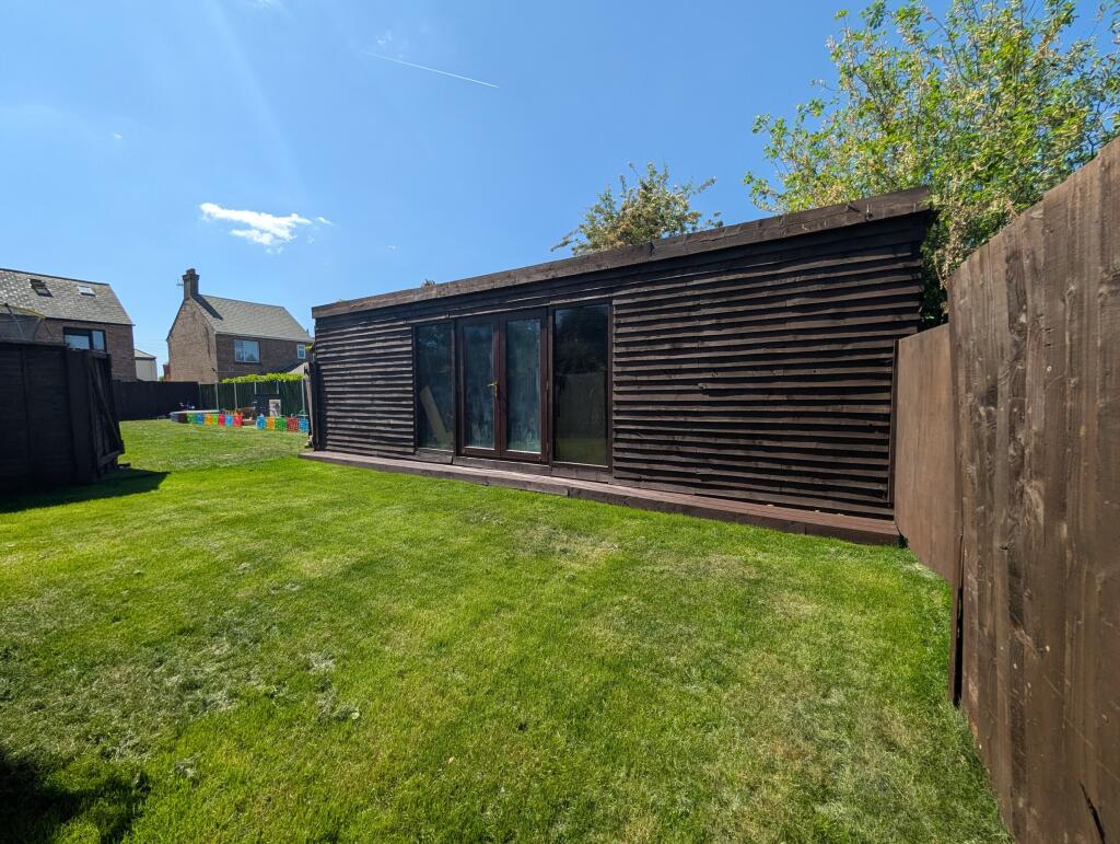 81 Station Road garden