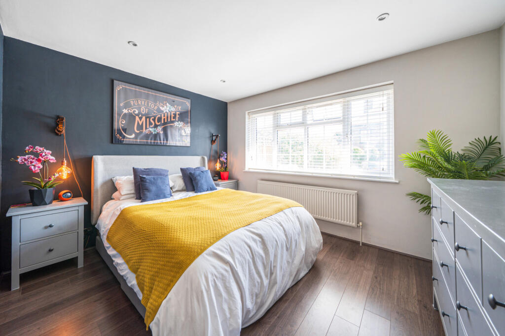 4-68244fd584ea7-1...