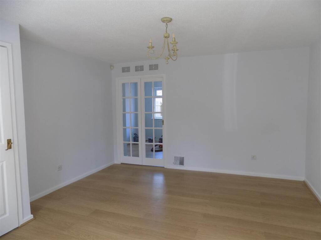 2 Hazley Walk - Lounge (1).JPG