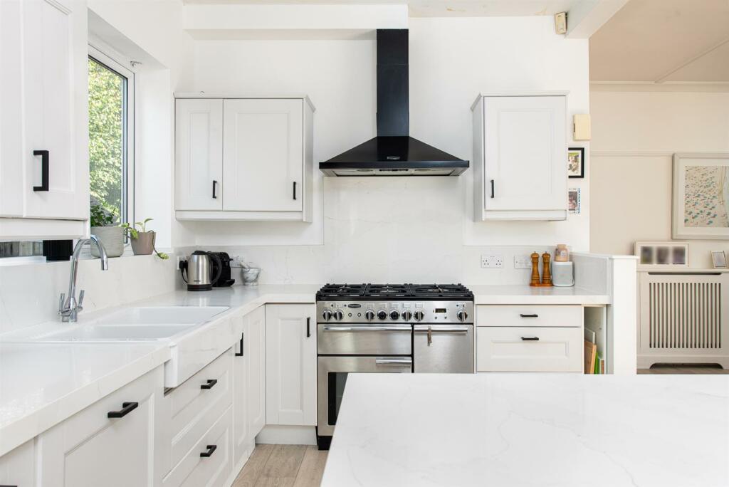 Kitchen_2.jpg