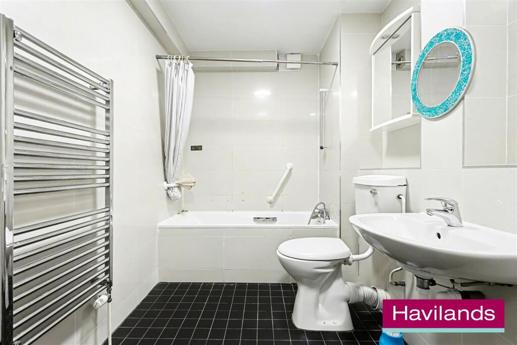 Flat 6, Chesterfield Lodge N21 1LW-2.jpg