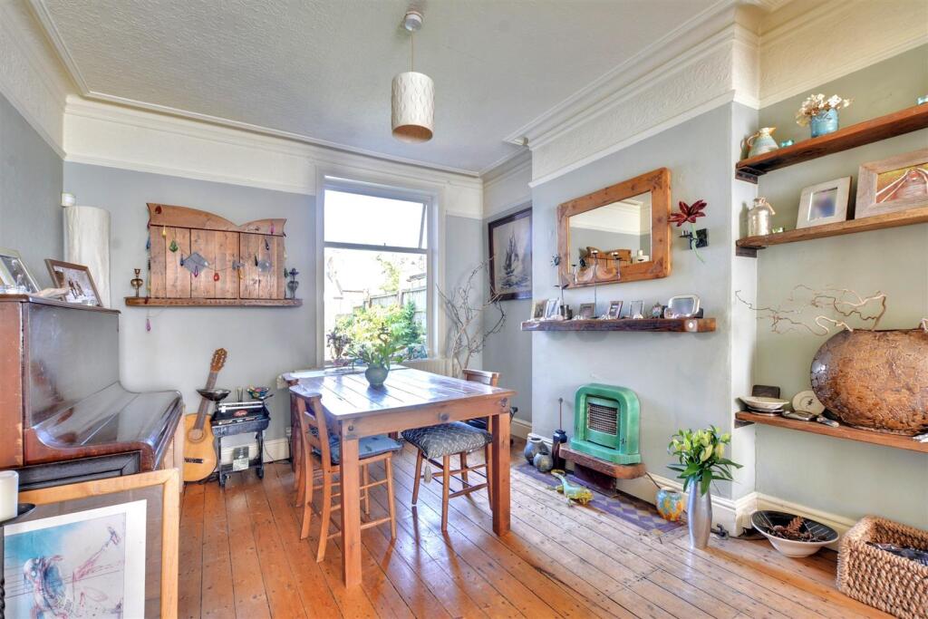 Dining Room_1.jpeg