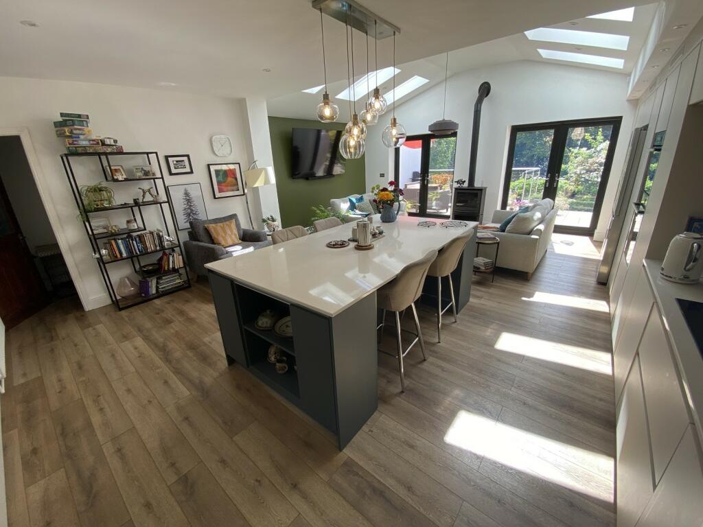 Kitchen/dining/living room