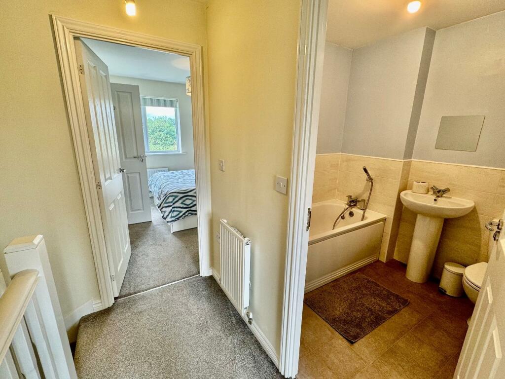 FIRST FLOOR LANDING