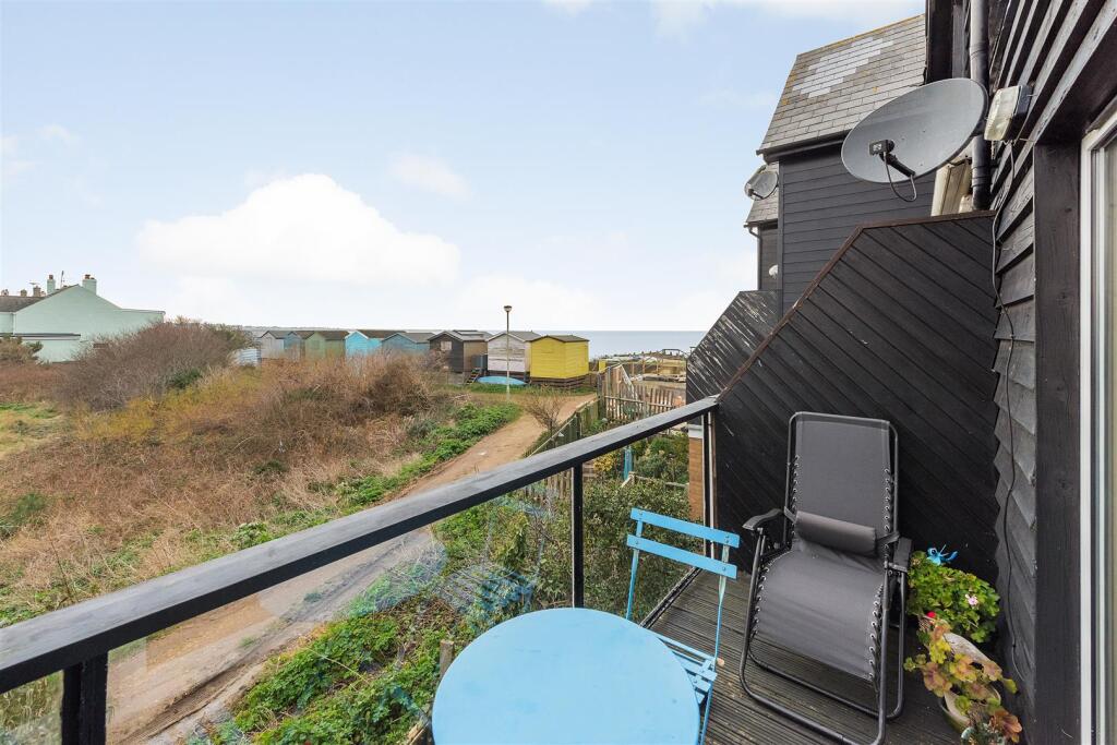 Island Wall, Whistable