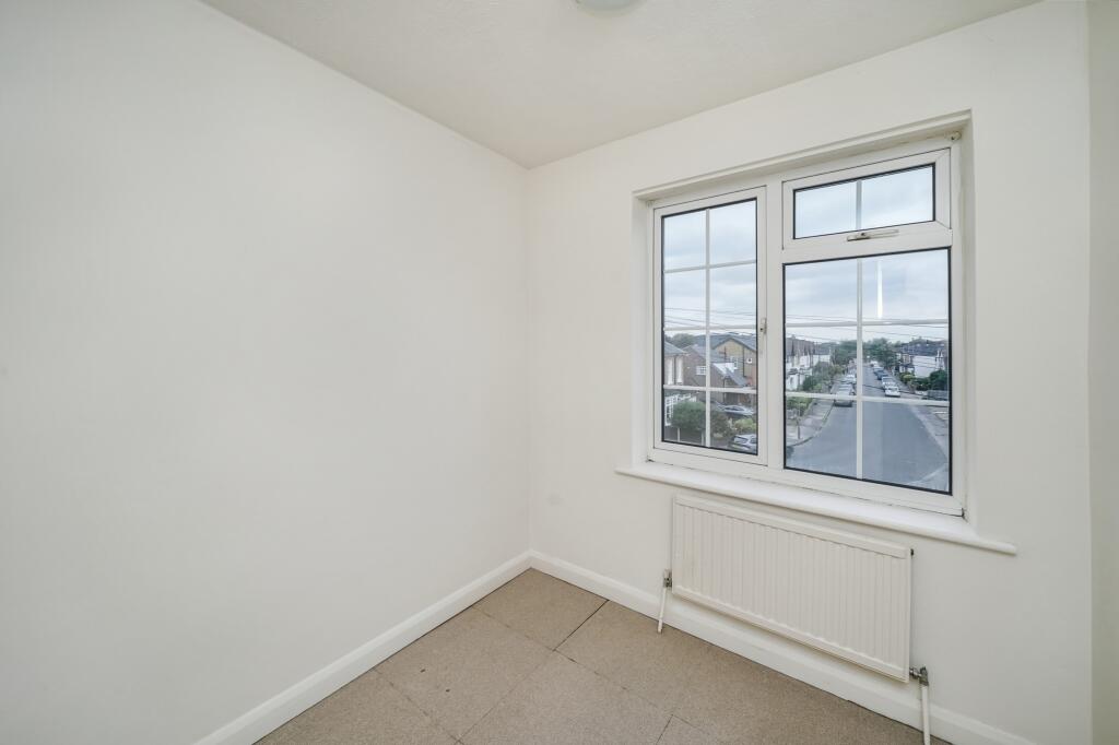 4 Sunmead Road, Sunbury-on-Thames, Surrey, TW16 6PE