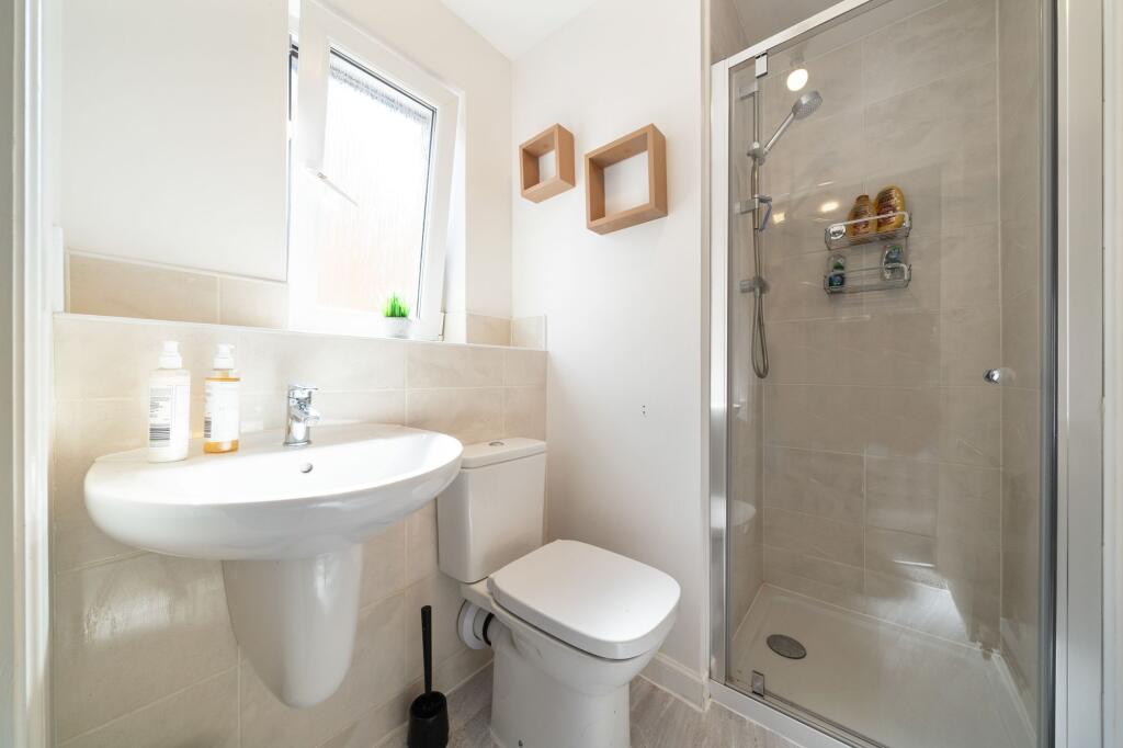 Bedroom 2/en-suite