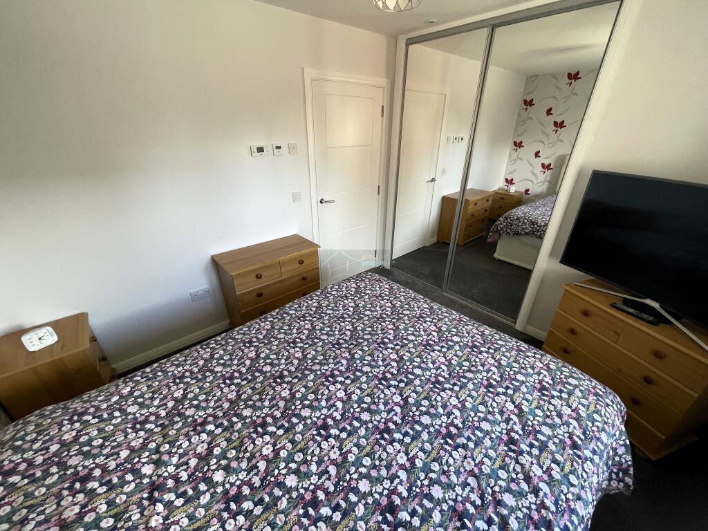 Bedroom 1b.JPG