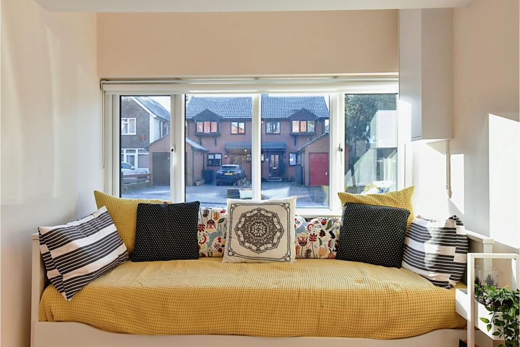Reception/Bedroom