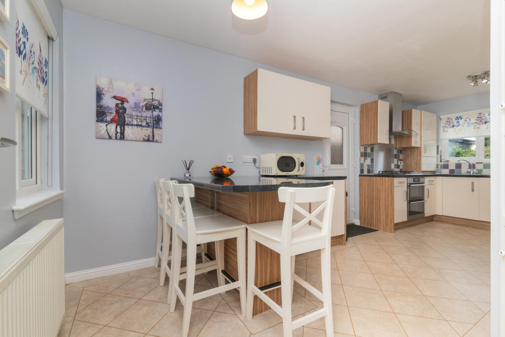 42 Strathcarron Drive, Paisley PA27AW-8