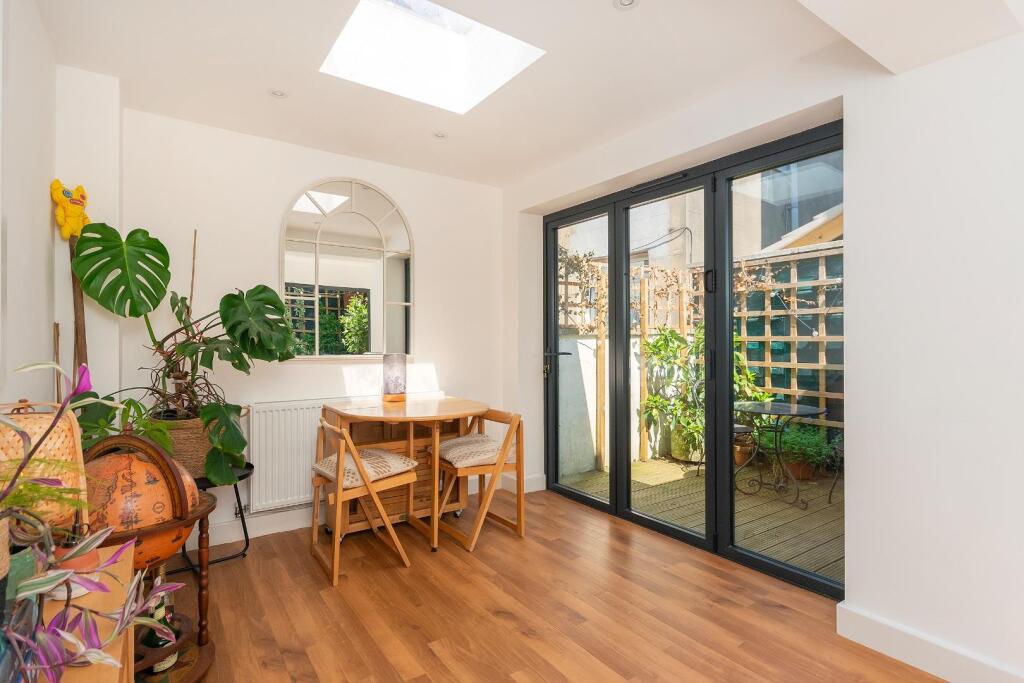 1S5L1CM - Dining Room C.jpg