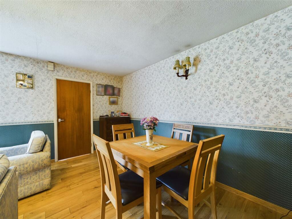 LOUNGE/DINER