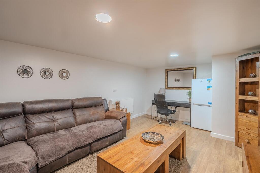 14 Clifton Terrace-18.jpg