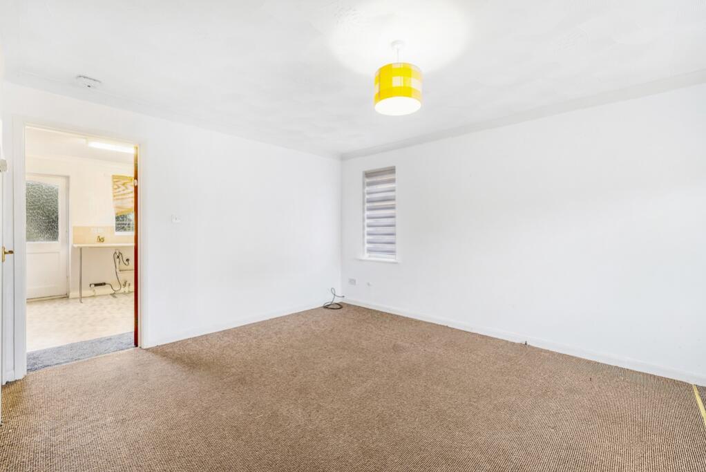 54 Fairfields (Holbeach)-13