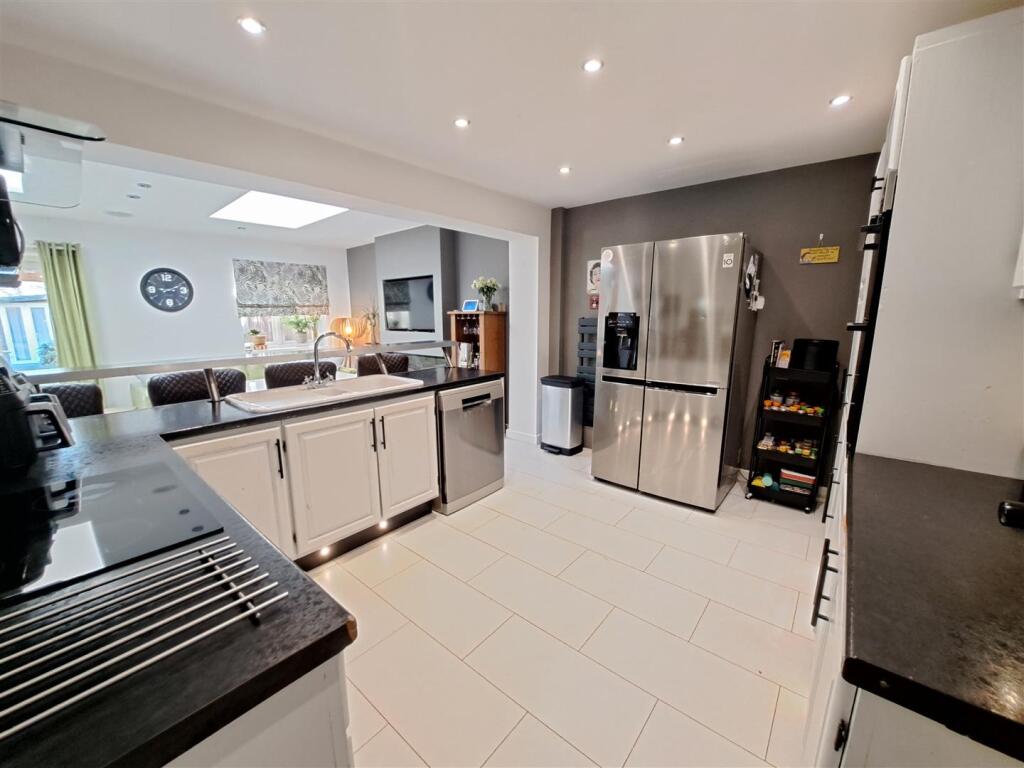 Open Plan Kitchen/Diner/Family room