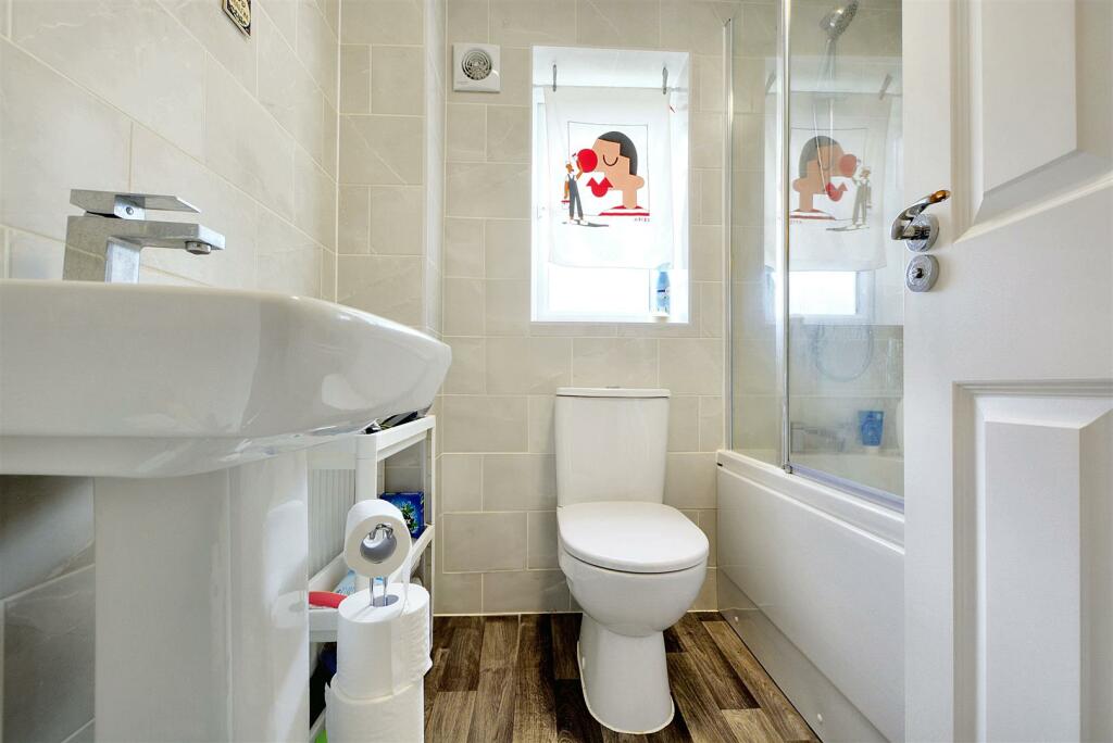 Bathroom_2.jpeg