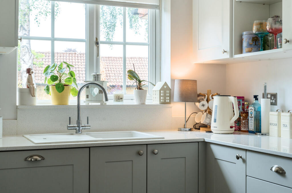 1305384-5-6847369...