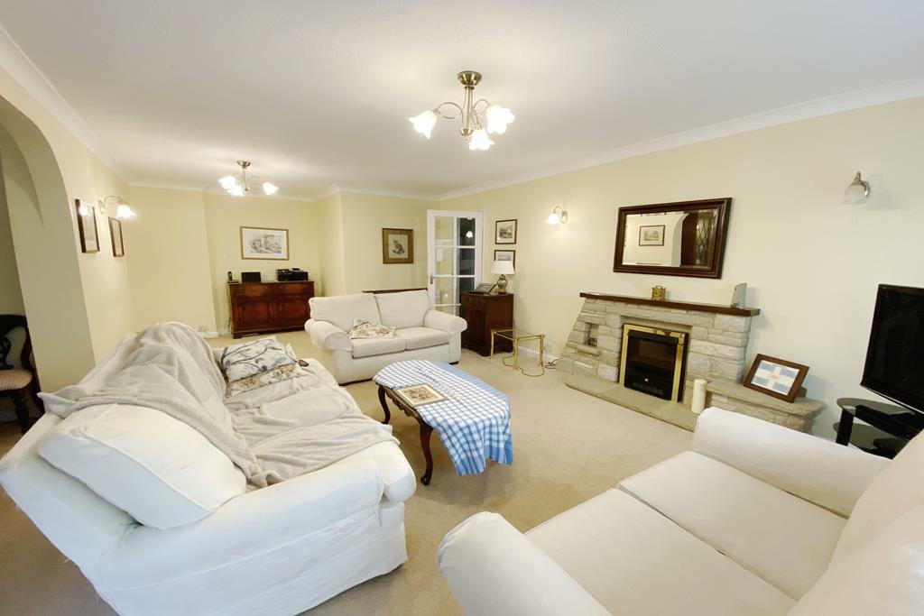 5glen loungeb (Copy)