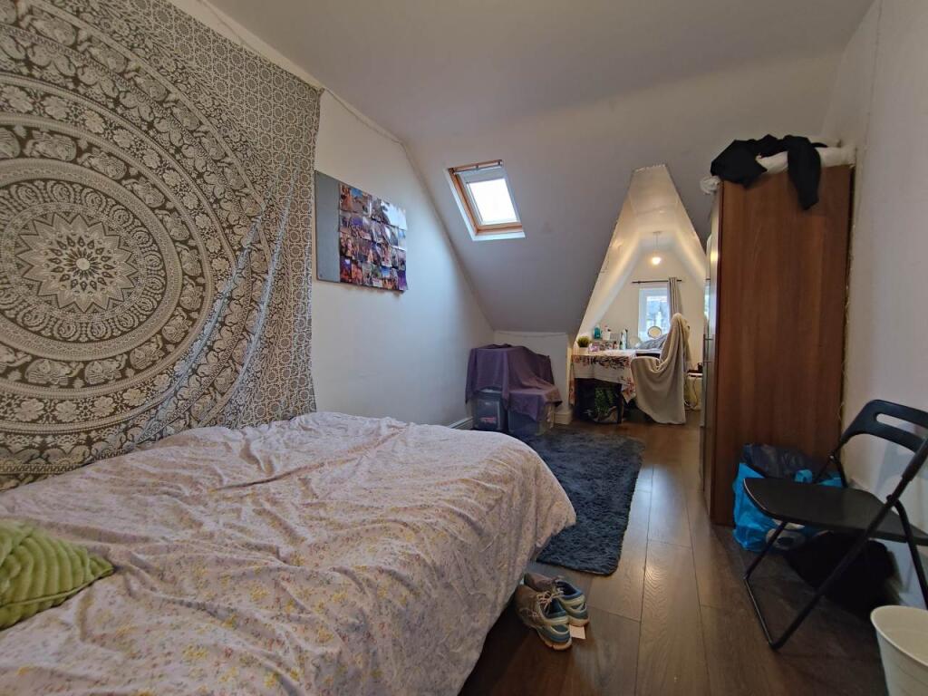 Bedroom 5 (1)