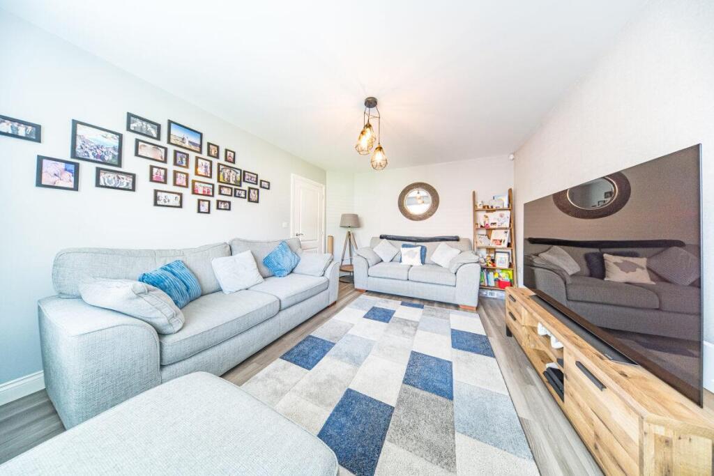 11 Atherton Drive lounge.jpg