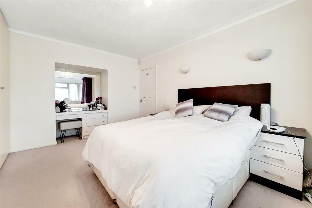 Bedroom 1.jpg
