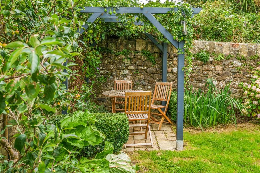 Westhaven Garden Seating.jpg