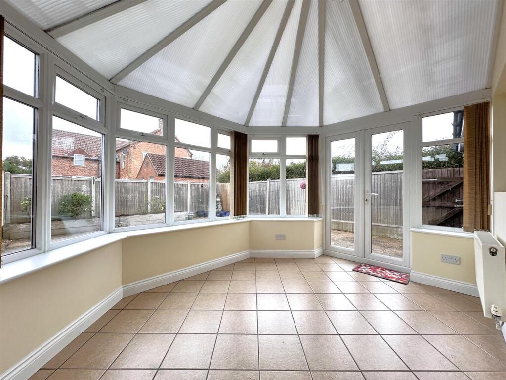 Sizeable Conservatory 380