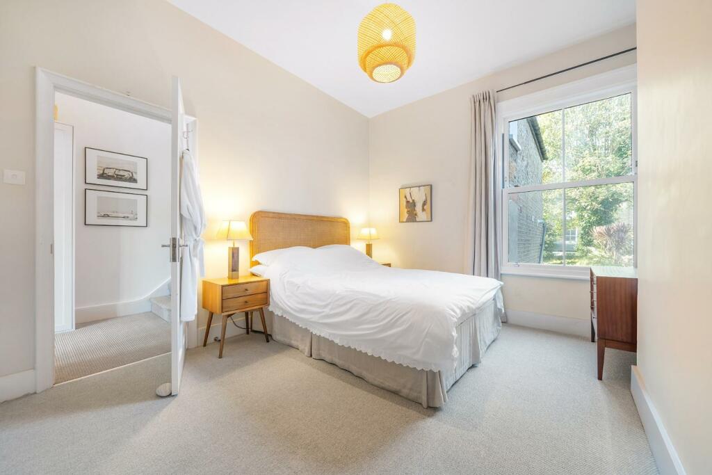 Bedroom 2 (2).jpg