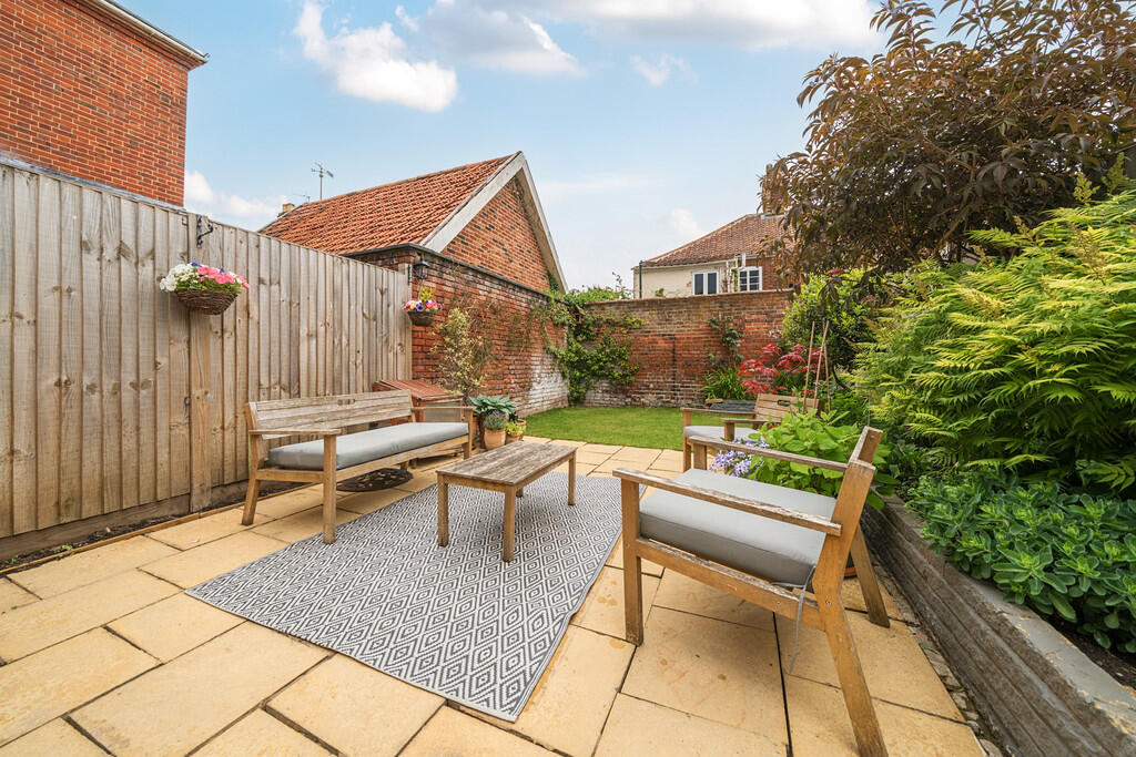 1298196-3-6835a19...