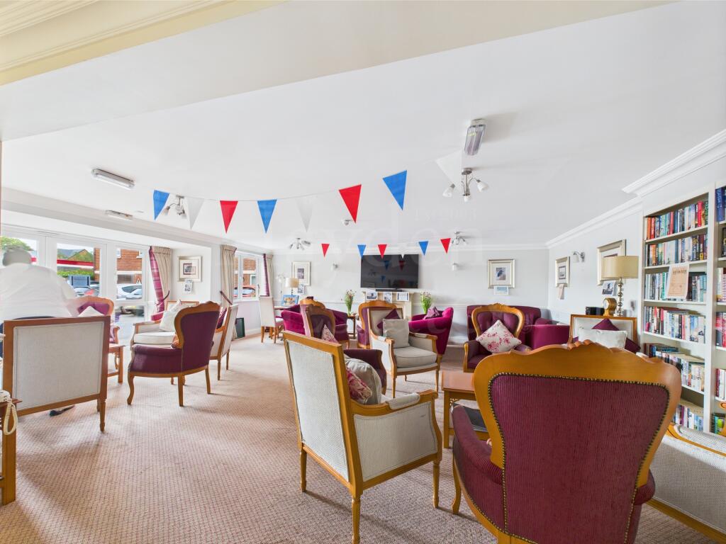 COMMUNAL LOUNGE AREA