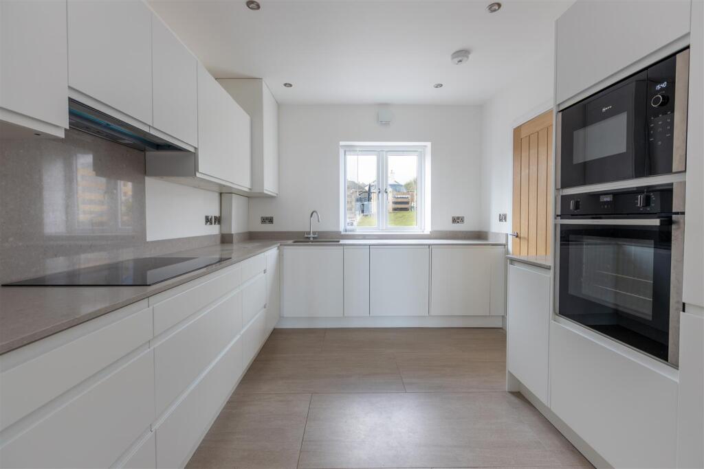 8 Redcroft Heights-08.jpg