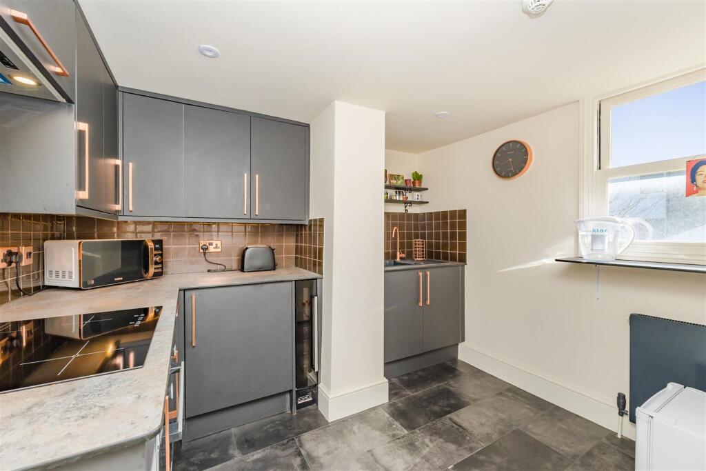 Second Avenue, 23, Flat 9-15.JPG