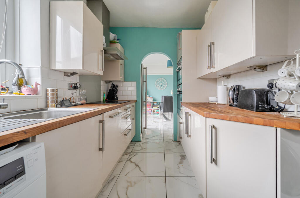 1384168-8-692d865...